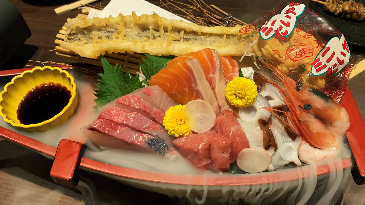 総合居酒屋の刺身盛り